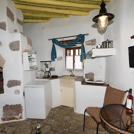 αlexandra Studio Plaka (Milos)